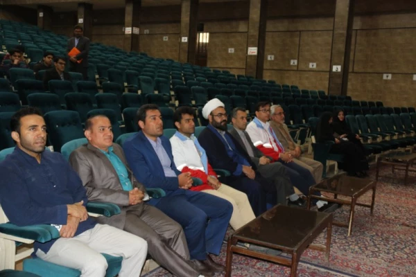 بلایای طبیعی در کمین همه ماست، همانگونه که از دیگران در وقت گرفتاری ها انتظار داریم، همانگونه گرفتاران را دریابیم.

حمایت دانشگاه فرهنگیان یزد از سیل زدگان
 11