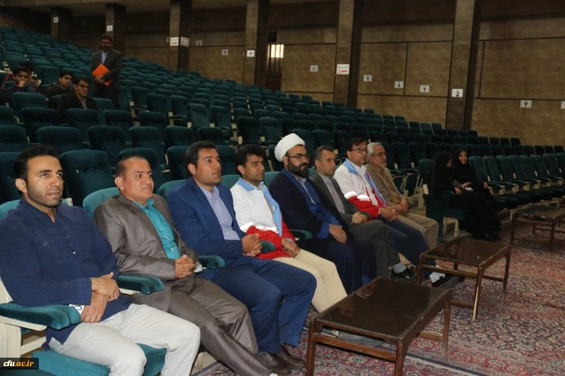 بلایای طبیعی در کمین همه ماست، همانگونه که از دیگران در وقت گرفتاری ها انتظار داریم، همانگونه گرفتاران را دریابیم.

حمایت دانشگاه فرهنگیان یزد از سیل زدگان
 11