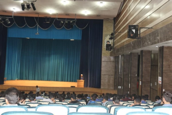 بلایای طبیعی در کمین همه ماست، همانگونه که از دیگران در وقت گرفتاری ها انتظار داریم، همانگونه گرفتاران را دریابیم.

حمایت دانشگاه فرهنگیان یزد از سیل زدگان
 13