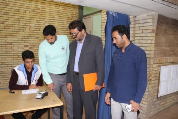 بلایای طبیعی در کمین همه ماست، همانگونه که از دیگران در وقت گرفتاری ها انتظار داریم، همانگونه گرفتاران را دریابیم.

حمایت دانشگاه فرهنگیان یزد از سیل زدگان
 15