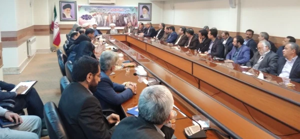 دکتر محمدی مدیرامورپردیس های استان کرمانشاه درجلسه روسای دانشگاههای استان با امام جمعه کرمانشاه : دانشگاه فرهنگیان یک دانشگاه ماموریت گرااست وما باید معلمی تربیت کنیم که پایه واساس همه تحولات جامعه باشد. 2