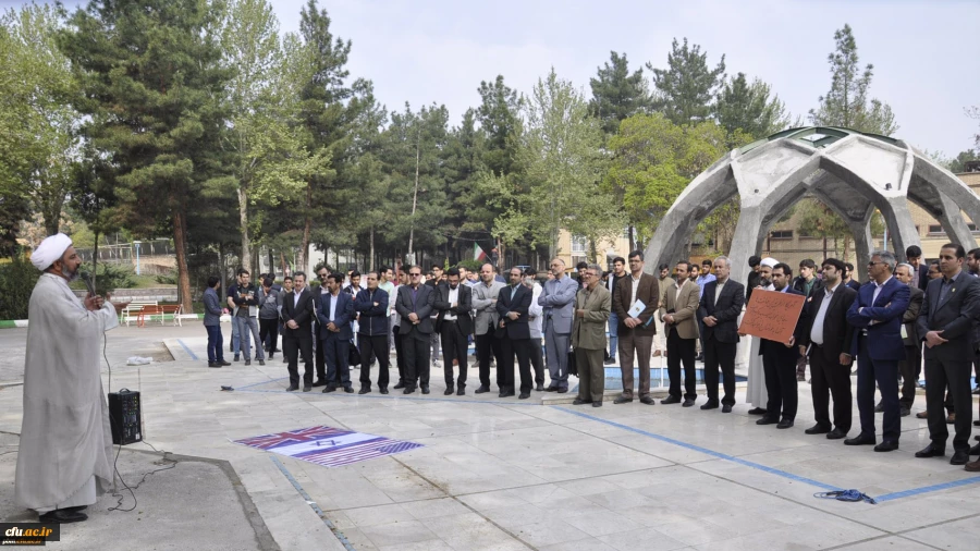 مسئول دفتر نمایندگی مقام معظم رهبری در دانشگاه فرهنگیان خراسان رضوی:
سپاه پاسداران برخاسته از متن قانون اساسی و دارای کارنامه ای درخشان در زمینه های گوناگون است