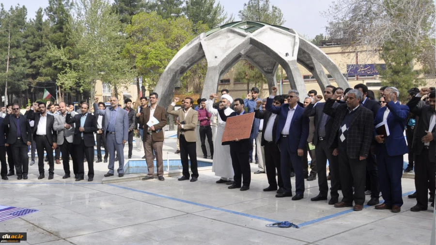 مسئول دفتر نمایندگی مقام معظم رهبری در دانشگاه فرهنگیان خراسان رضوی:
سپاه پاسداران برخاسته از متن قانون اساسی و دارای کارنامه ای درخشان در زمینه های گوناگون است 2