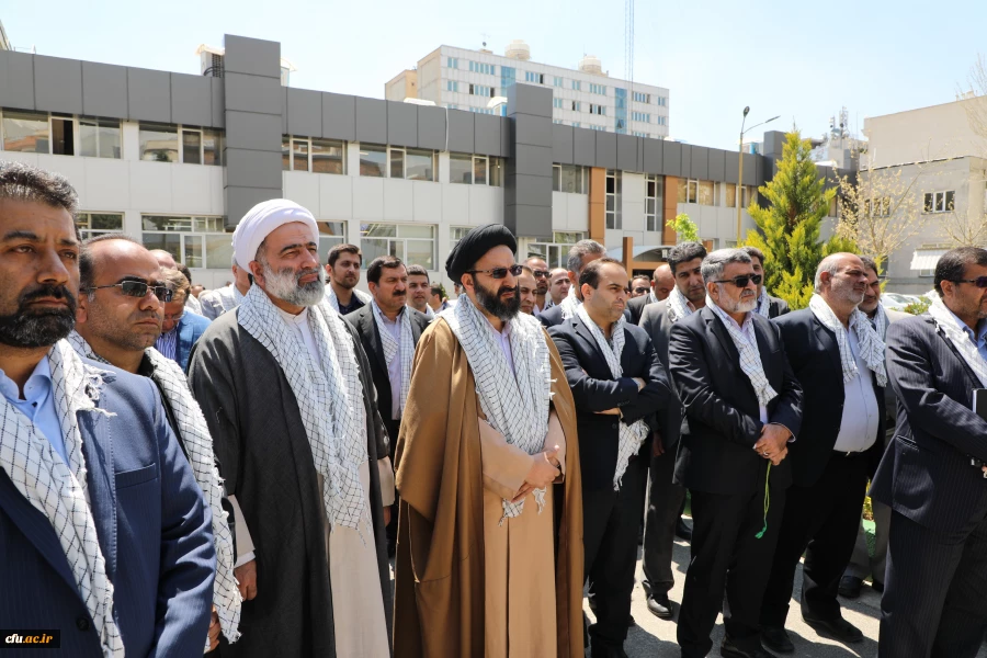 رییس دانشگاه فرهنگیان در تجمع حمایت از سپاه پاسداران عنوان کرد:

برای جانفشانی و حفظ کیان نظام مقدس آماده ایم و پشت سر سپاه حرکت خواهیم کرد 2