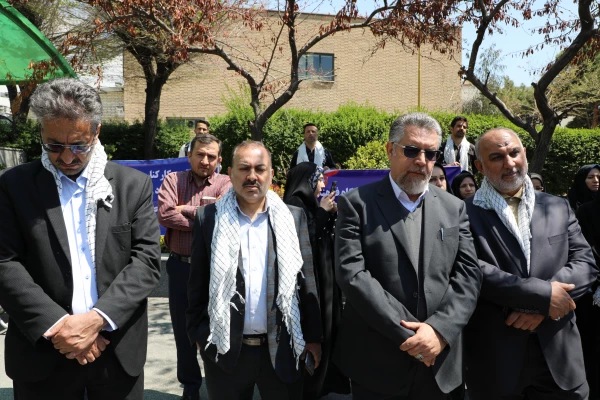 رییس دانشگاه فرهنگیان در تجمع حمایت از سپاه پاسداران عنوان کرد:

برای جانفشانی و حفظ کیان نظام مقدس آماده ایم و پشت سر سپاه حرکت خواهیم کرد 3