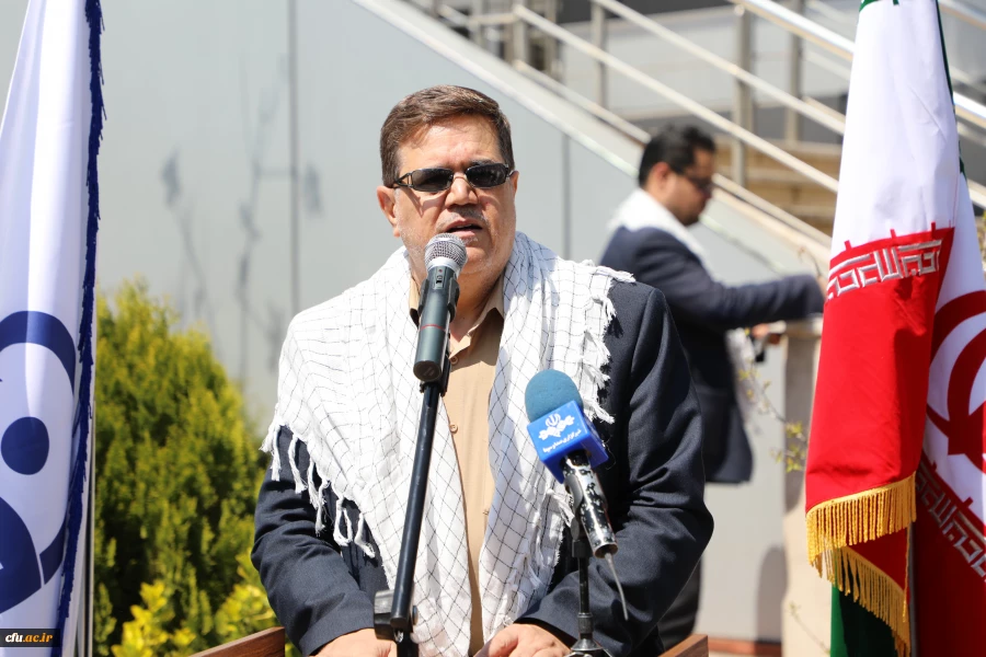 رییس دانشگاه فرهنگیان در تجمع حمایت از سپاه پاسداران عنوان کرد:

برای جانفشانی و حفظ کیان نظام مقدس آماده ایم و پشت سر سپاه حرکت خواهیم کرد 11