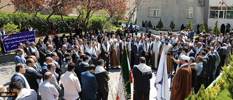 رییس دانشگاه فرهنگیان در تجمع حمایت از سپاه پاسداران عنوان کرد:

برای جانفشانی و حفظ کیان نظام مقدس آماده ایم و پشت سر سپاه حرکت خواهیم کرد 7