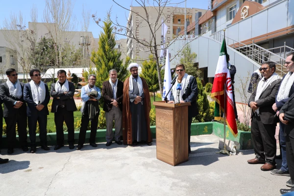 رییس دانشگاه فرهنگیان در تجمع حمایت از سپاه پاسداران عنوان کرد:

برای جانفشانی و حفظ کیان نظام مقدس آماده ایم و پشت سر سپاه حرکت خواهیم کرد 9