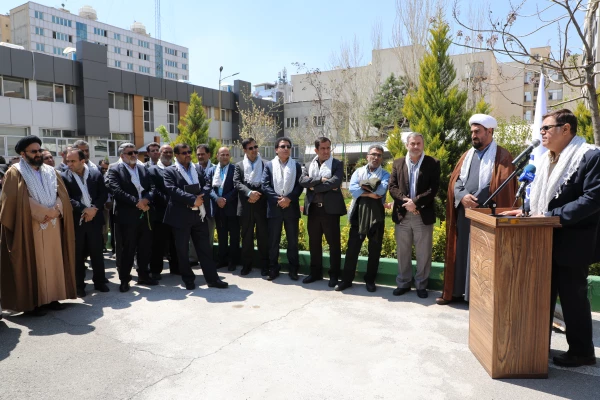 رییس دانشگاه فرهنگیان در تجمع حمایت از سپاه پاسداران عنوان کرد:

برای جانفشانی و حفظ کیان نظام مقدس آماده ایم و پشت سر سپاه حرکت خواهیم کرد 10