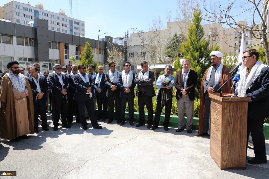 رییس دانشگاه فرهنگیان در تجمع حمایت از سپاه پاسداران عنوان کرد:

برای جانفشانی و حفظ کیان نظام مقدس آماده ایم و پشت سر سپاه حرکت خواهیم کرد 10