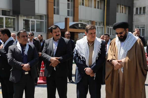 رییس دانشگاه فرهنگیان در تجمع حمایت از سپاه پاسداران عنوان کرد:

برای جانفشانی و حفظ کیان نظام مقدس آماده ایم و پشت سر سپاه حرکت خواهیم کرد 2