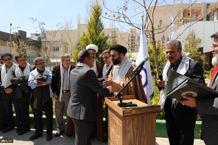 با حضور رییس دانشگاه فرهنگیان:

به مناسبت روز جانباز؛ از جانبازان و ایثارگران دانشگاه فرهنگیان تجلیل شد 3