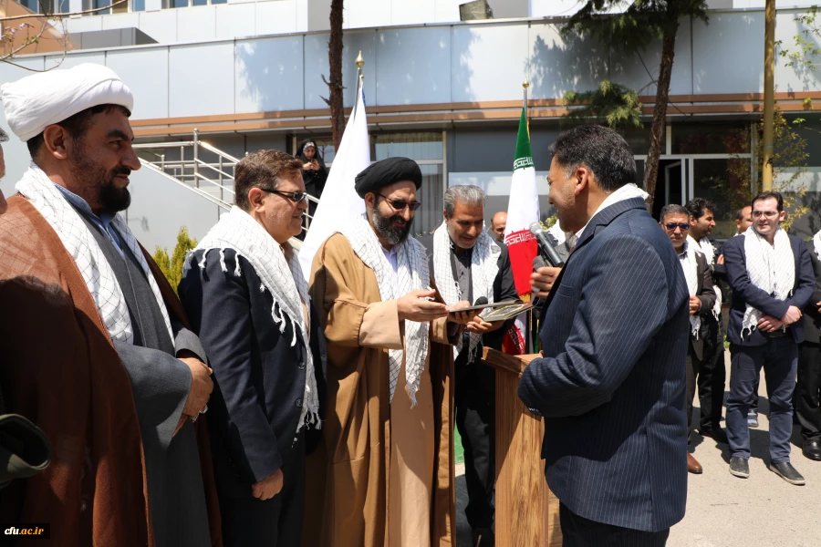 با حضور رییس دانشگاه فرهنگیان:

به مناسبت روز جانباز؛ از جانبازان و ایثارگران دانشگاه فرهنگیان تجلیل شد 4