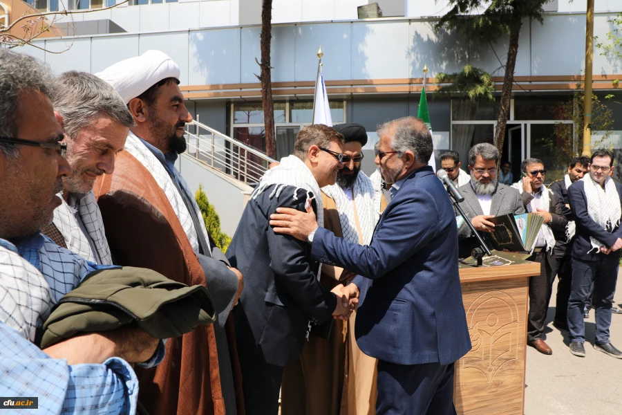 با حضور رییس دانشگاه فرهنگیان:

به مناسبت روز جانباز؛ از جانبازان و ایثارگران دانشگاه فرهنگیان تجلیل شد 5