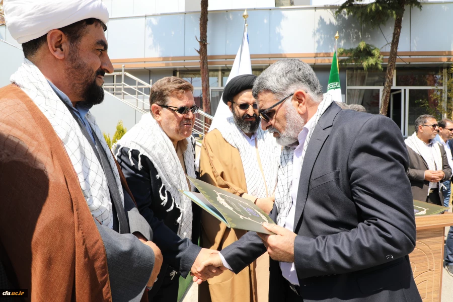 با حضور رییس دانشگاه فرهنگیان:

به مناسبت روز جانباز؛ از جانبازان و ایثارگران دانشگاه فرهنگیان تجلیل شد 9