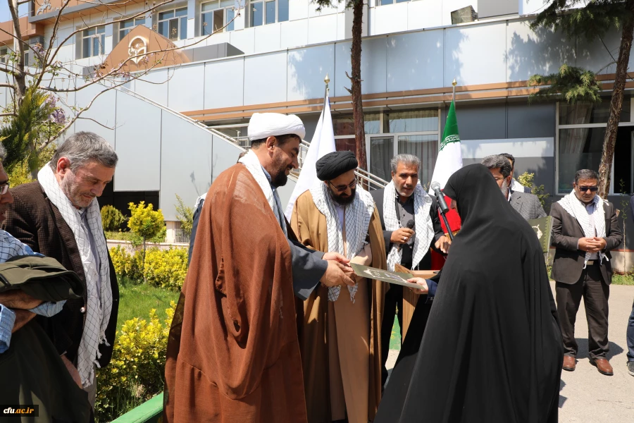 با حضور رییس دانشگاه فرهنگیان:

به مناسبت روز جانباز؛ از جانبازان و ایثارگران دانشگاه فرهنگیان تجلیل شد 10