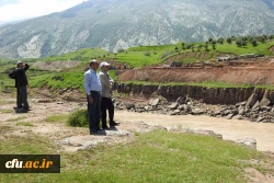 بازدید دکتر طاهری نیا از روستای سیل زده چم مهر پلدختر