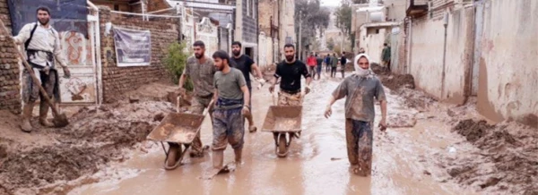 حضور جمعی از دانشجویان دانشگاه فرهنگیان در شهر سیلاب زده پلدختر با حضور معاون محترم فرهنگی و اجتماعی گروههای جهادی دانشگاه فرهنگیان یادآور روزهای خوب دفاع مقدس هستند. 2