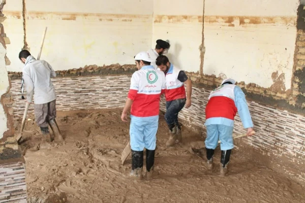 حضور دانشجو معلمان پردیس آیت الله طالقانی(ره) قم در امداد رسانی به مناطق سیل زده شهرستان پلدختر