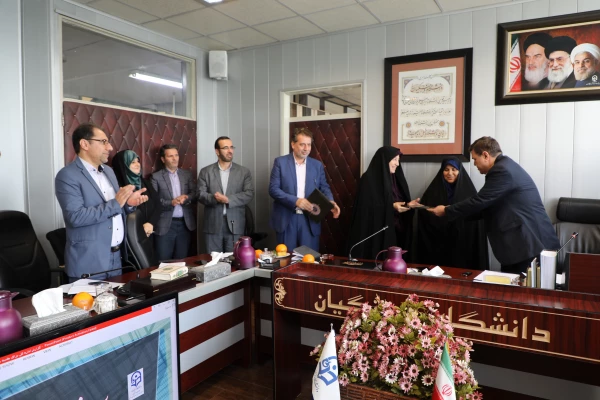 در جلسه گزارش عملکرد مدیران دانشگاه انجام شد:

تجلیل از مدیران بازنشسته اداره کل تربیت بدنی و مشاوره بهداشت و سلامت 2