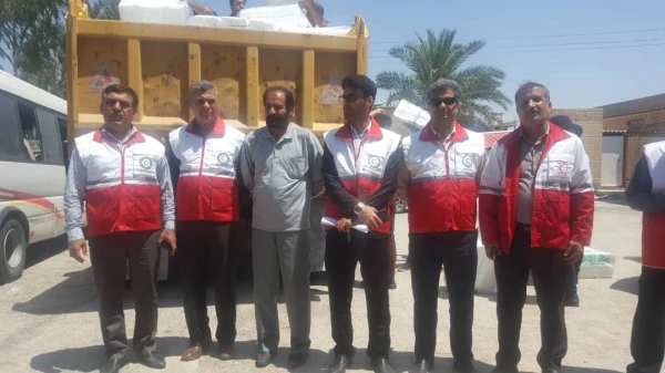 بدرقه و اعزام جمعی از دانشجومعلمان جهادگر داوطلب پردیس علامه طباطبایی دانشگاه فرهنگیان استان بوشهر به مناطق سیل زده خوزستان برای امدادرسانی به هموطنان سیل زده  10