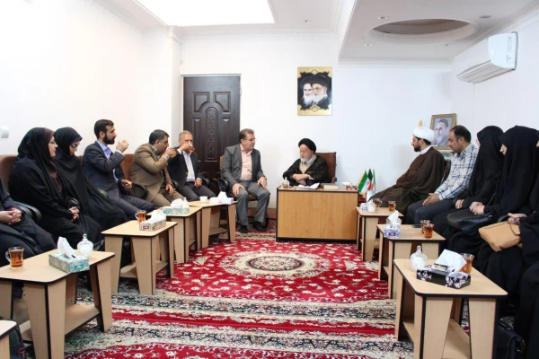 دیدار کارکنان،اساتید و جمعی از دانشجویان پردیس های استان سمنان با نماینده ولی فقیه 2