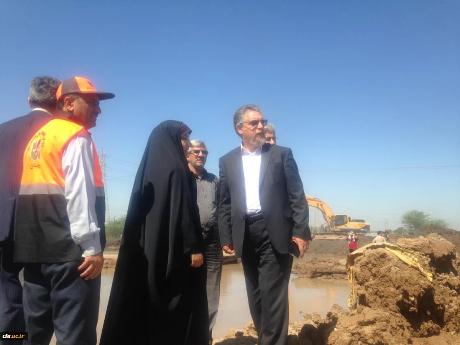 تشکیل جلسه آقای دکتر کچوییان (معاون نظارت ،ارزیابی وتضمین کیفیت ) با اعضای ستاد کمک رسانی و امداد رسانی دانشگاه فرهنگیان استان و بازدید میدانی از سیل زدگان استان خوزستان