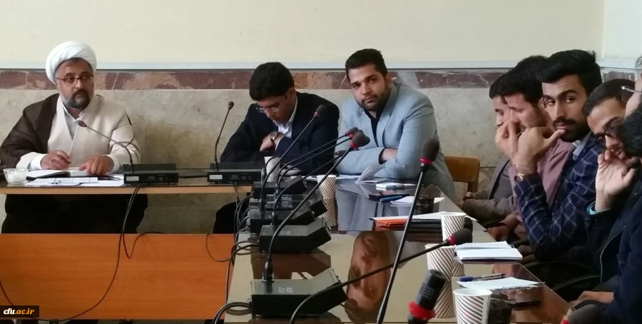 مسئول نهاد مقام معظم رهبری دردانشگاه فرهنگیان کرمانشاه دردیداربا دبیران کانونهای دانشجویی ، انجمن های اسلامی وبسیج دانشجویی : دربرداشتن گام دوم انقلاب باید روحیه جهادی داشته باشیم . 3