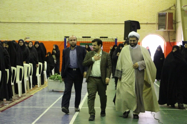 مراسم ساعت فرهنگی پردیس حضرت معصومه(س) قم با عنوان گام دوم انقلاب و نقش معلم مهدوی در تحقق آن با سخنرانی رائفی پور برگزار شد.