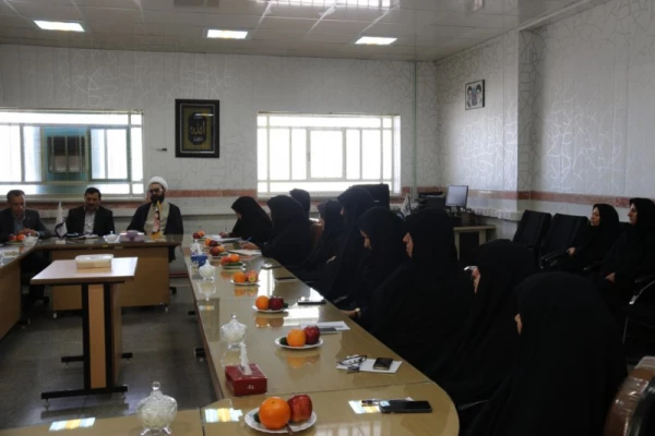 بازدید معاون طرح و برنامه و توسعه منابع دانشگاه فرهنگیان از پردیس فاطمه الزهرا (س) یزد
 8