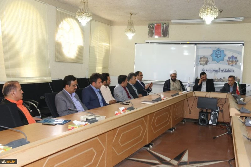 نشست هم اندیشی اساتید و کارکنان پردیس شهیدان پاک نژاد یزد با دکتر خاکی معاونت محترم طرح و برنامه و توسعه منابع دانشگاه فرهنگیان
 3