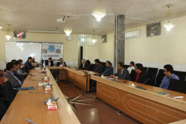 نشست هم اندیشی اساتید و کارکنان پردیس شهیدان پاک نژاد یزد با دکتر خاکی معاونت محترم طرح و برنامه و توسعه منابع دانشگاه فرهنگیان
 4