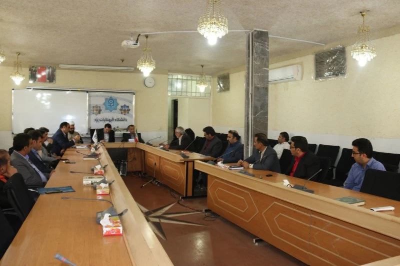 نشست هم اندیشی اساتید و کارکنان پردیس شهیدان پاک نژاد یزد با دکتر خاکی معاونت محترم طرح و برنامه و توسعه منابع دانشگاه فرهنگیان
 4