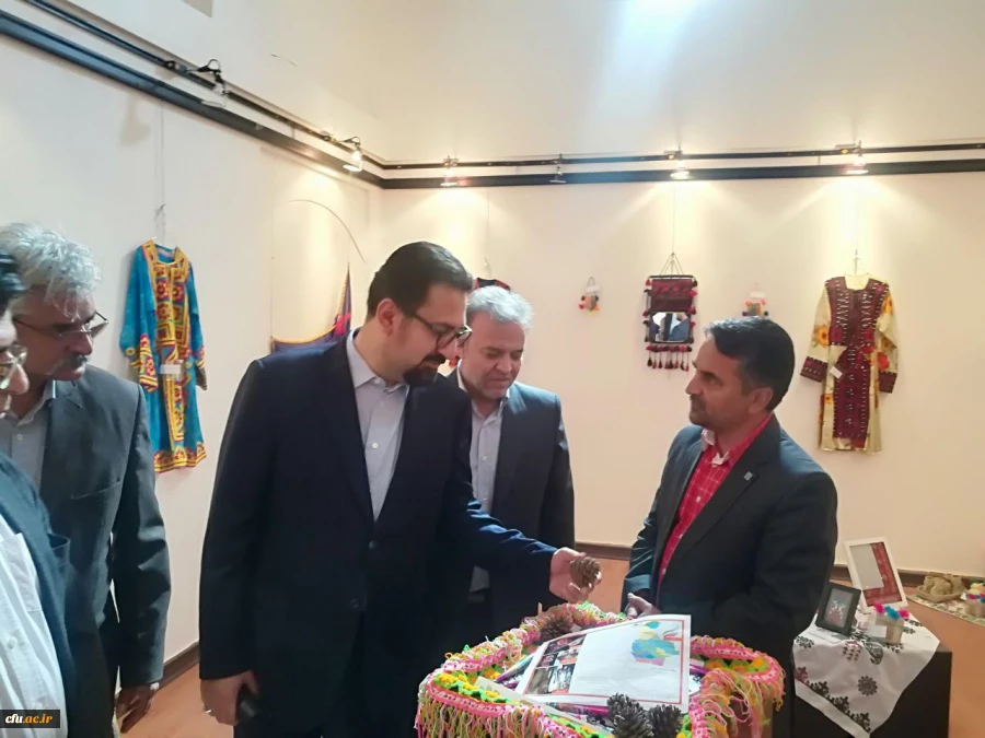 بازدید معاون محترم امور هنری وزارت فرهنگ و ارشاد اسلامی کشور از نمایشگاه صنایع دستی سیستان و بلوچستان در بیرجند 3