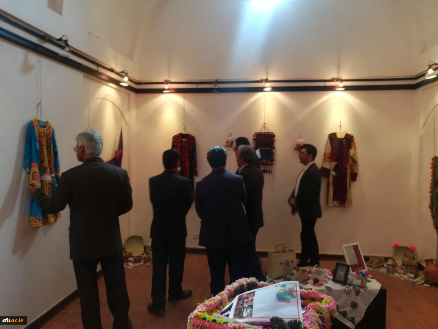 بازدید معاون محترم امور هنری وزارت فرهنگ و ارشاد اسلامی کشور از نمایشگاه صنایع دستی سیستان و بلوچستان در بیرجند 4