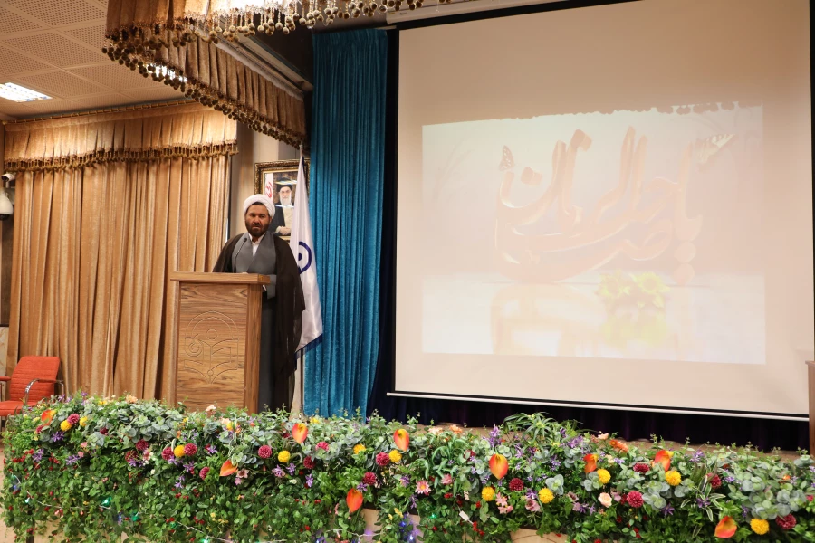 حجت السلام و المسلمین عابدی در جشن نیمه شعبان عنوان کرد:

حضرت قائم (عج) برای قیام به حق؛ اقامه حاکمیت امامت و ولایت و احیاء امری عظیم ظهور خواهند کرد 2