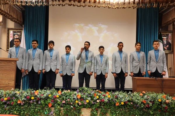 حجت السلام و المسلمین عابدی در جشن نیمه شعبان عنوان کرد:

حضرت قائم (عج) برای قیام به حق؛ اقامه حاکمیت امامت و ولایت و احیاء امری عظیم ظهور خواهند کرد 4