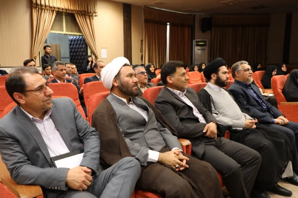 حجت السلام و المسلمین عابدی در جشن نیمه شعبان عنوان کرد:

حضرت قائم (عج) برای قیام به حق؛ اقامه حاکمیت امامت و ولایت و احیاء امری عظیم ظهور خواهند کرد 6