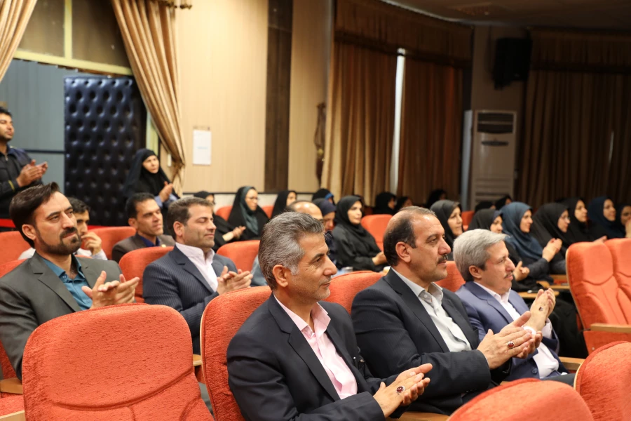 حجت السلام و المسلمین عابدی در جشن نیمه شعبان عنوان کرد:

حضرت قائم (عج) برای قیام به حق؛ اقامه حاکمیت امامت و ولایت و احیاء امری عظیم ظهور خواهند کرد 7