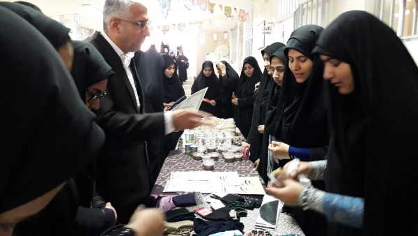 در پردیس زینب کبری(س) اراک برگزار شد

مراسم سیل مهربانی 2