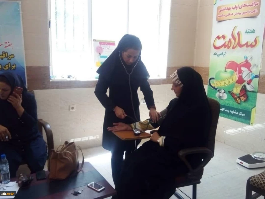 بازدید سرپرست و معاون توسعه منابع و امور دانشجویی پردیس بنت الهدی صدر بوشهر ازبرنامه های هفته سلامت این پردیس 2