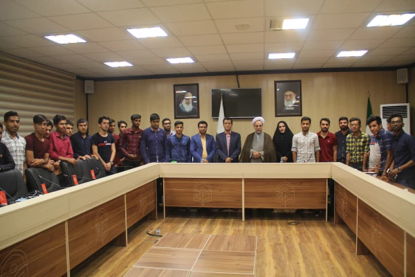 با حضور مدیرکل کتابخانه های عمومی استان هرمزگان

هشتمین نشست کتابخوانی دانشجویان دانشگاه فرهنگیان هرمزگان برگزار گردید
 7