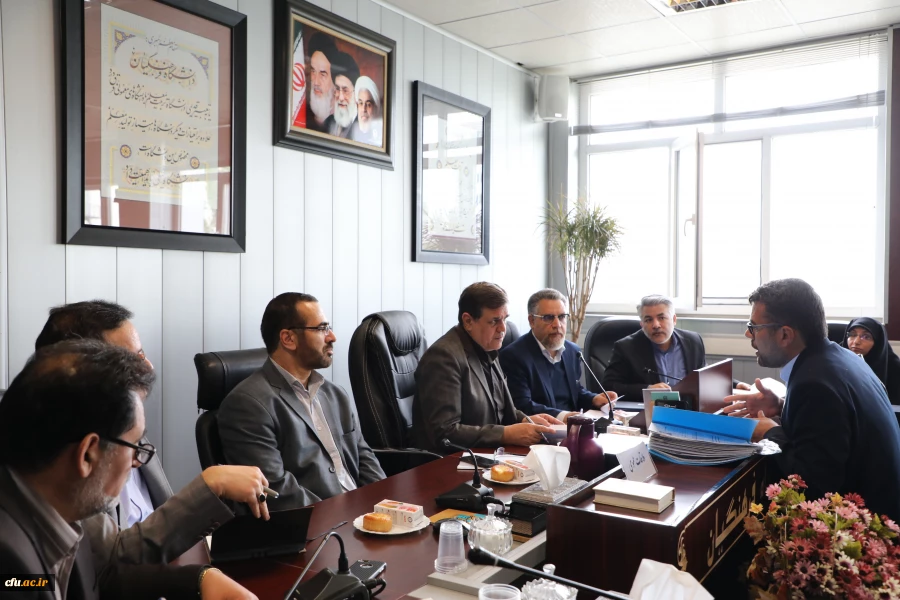 دیدار و ملاقات عمومی رئیس دانشگاه با مراجعین انجام شد 6