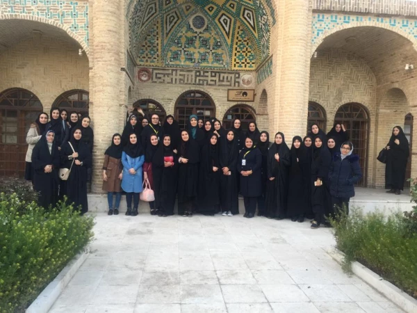 به همت دانشجویی پردیس الزهرا (س) زنجان و با همکاری معاونت فرهنگی شهرداری زنجان برگزار شد:

تور گردشگری(زنجانگردی) به مناسبت هفته سراهای دانشجویی و آموزش 2