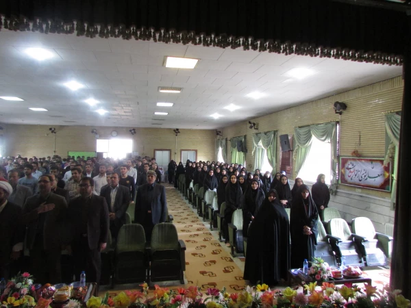 در دانشگاه فرهنگیان استان مرکزی برگزار شد

محفل نورانی انس با قرآن کریم 5