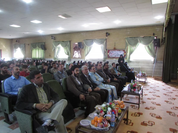 در دانشگاه فرهنگیان استان مرکزی برگزار شد

محفل نورانی انس با قرآن کریم 6