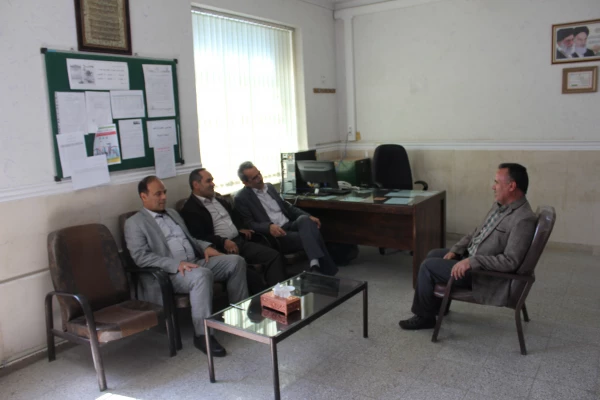 سرپرست دانشگاه فرهنگیان همدان در بازدید از مدارس مجری طرح کارورزی:

معلمان و مدیران شاغل در مدارس، اساتیدی با تجربه، مهربان و کمک حال دانشگاه فرهنگیان هستند