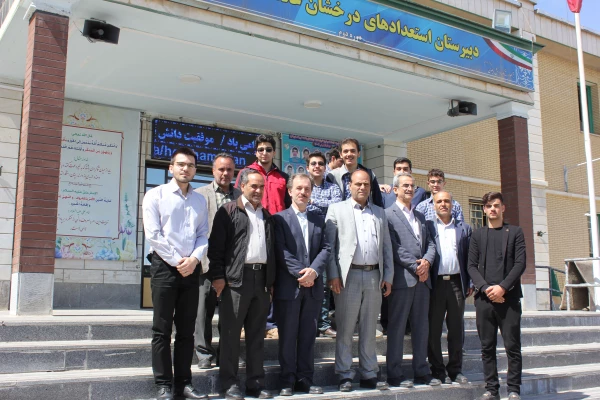 سرپرست دانشگاه فرهنگیان همدان در بازدید از مدارس مجری طرح کارورزی:

معلمان و مدیران شاغل در مدارس، اساتیدی با تجربه، مهربان و کمک حال دانشگاه فرهنگیان هستند