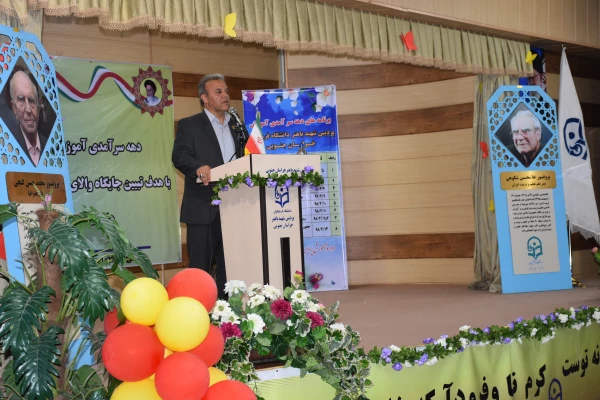 مراسم گرامیداشت دهه سرآمدی آموزش برگزار شد
دکتر ابراهیمی: در جای جای گام دوم انقلاب نگاه به جوانان است 2