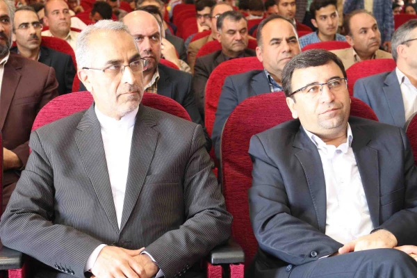 دکتر ثمینی فرماندار شهرستان بحنورد در مراسم جشن دهه سرآمدی آموزش در دانشگاه فرهنگیان خراسان شمالی گفت: علم کامل، علم الهی است که خداوند رحمان در زمان بعث حضرت رسول(ص) به همه عالمیان نشان دادند. 6